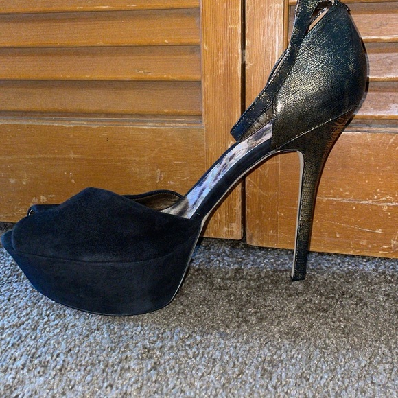 Black and Gold Platform Stilettos - Picture 2 of 8